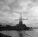 People and mills on the Zaanse Schans analogue by Zaankanteropavontuur thumbnail