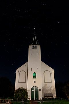 Kerk van Feerwerd bij nacht