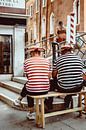 Pauze in Venetië – Gondeliers in Rust van @themissmarple thumbnail