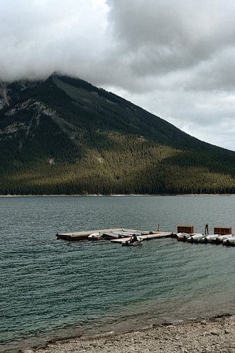 Ein See inmitten der Berge