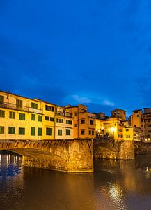 Gezicht op de Ponte Vecchio brug in Florence, Italië van Rico Ködder