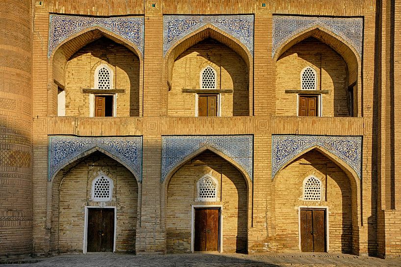 Alte Fassade in Chiwa Usbekistan von Yvonne Smits