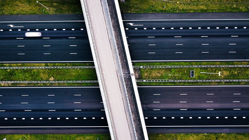 Crossover. von PEEQ.