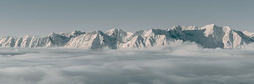 Bergtoppen boven de Wolken - Panorama