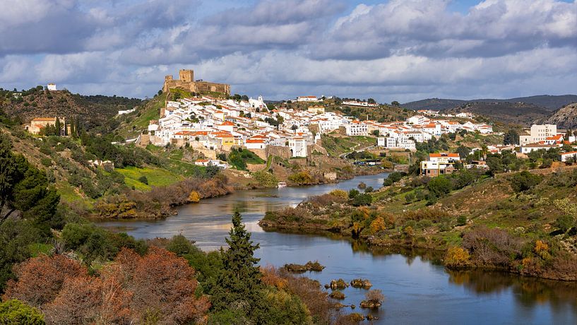Blick auf die portugiesische Stadt Mértola von Adelheid Smitt