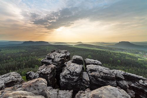 Elbsandsteingebirge - Panoramablick vom Berg von Ralf Lehmann