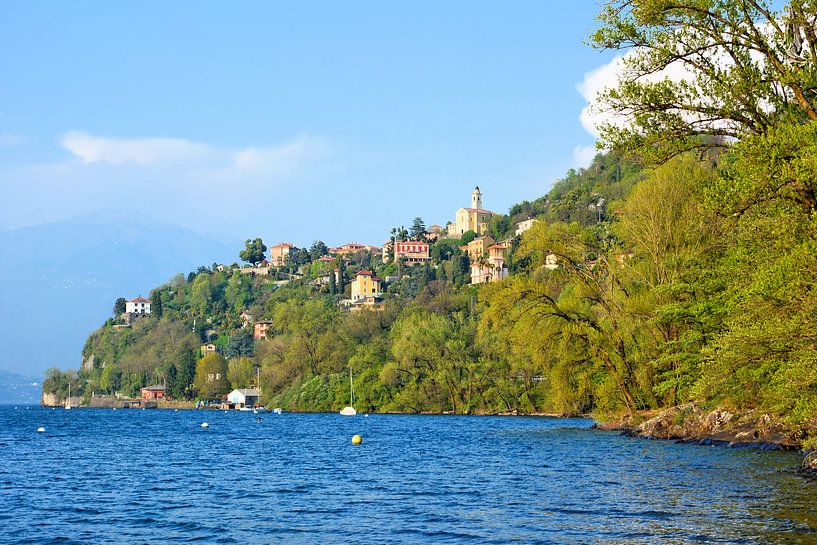 Blick auf Pino sulla Sponda del Lago Maggiore van Gisela Scheffbuch