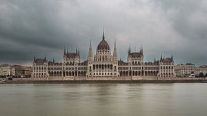 Das ungarische Parlament in Budapest an der Donau