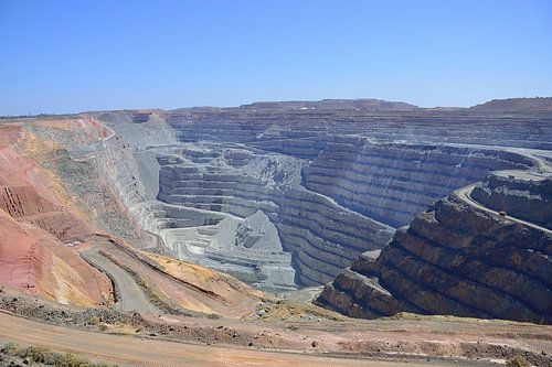 Naar beneden kijken in de Super Pit