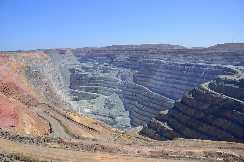 Naar beneden kijken in de Super Pit van Frank's Awesome Travels