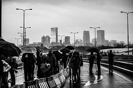 Flaneren over de A 13 | Rotterdam | 16-4-2016 van Shui Fan