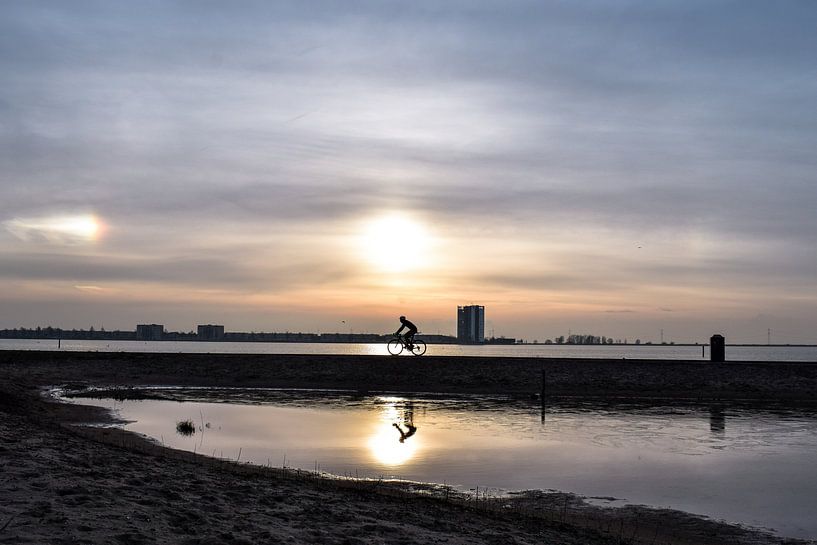 Cycling through sunset by Kim de Been