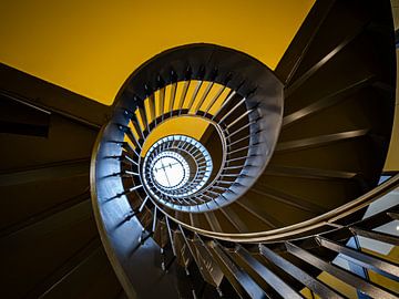 Gelbe Treppe von Angela Kraan