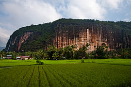 Een rustgevende vakantie aan de voet van de kliffen van Sumatra van Frank Photos