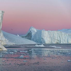 IJsbergen in Groenland van Eddie Smit