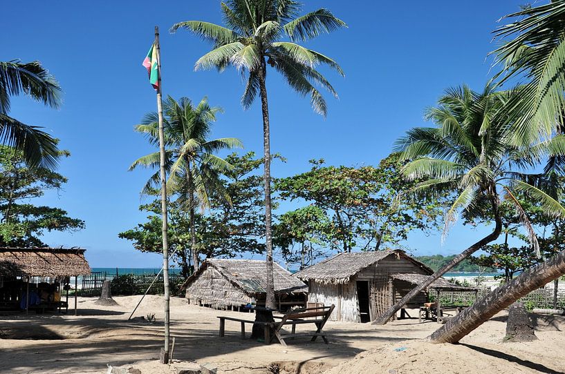 Authentic atmosphere at Ngwe Saung, Myanmar by Frank Photos