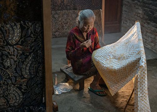 The work of a batik artist by Anges van der Logt