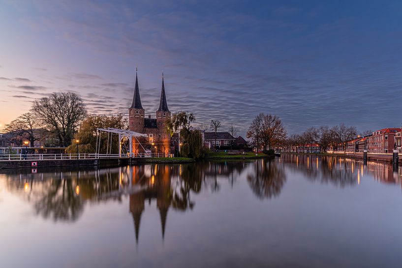 Oostpoort Delft au coucher du soleil par Gijs Rijsdijk