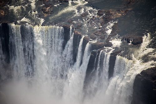 Blick auf die faszinierenden Victoriafälle in Simbabwe