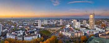 Skyline von Essen bei Sonnenuntergang, Deutschland