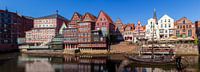 Historische huisgevels Am Stintmarkt, rivier Ilmenau, oude binnenstad, Lüneburg, Nedersaksen, Duitsl