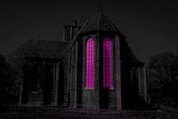 Kerk met glas in lood ramen