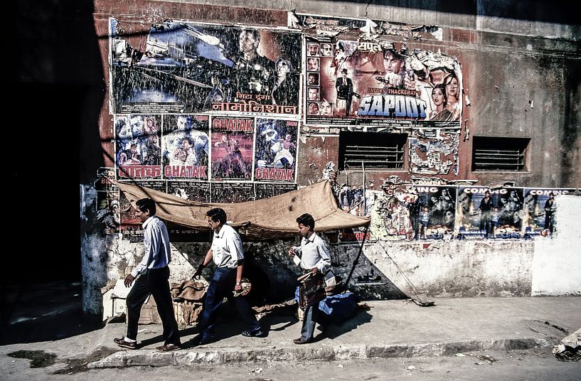Indische Kinoplakate - Analoge Fotografie! von Tom River Art