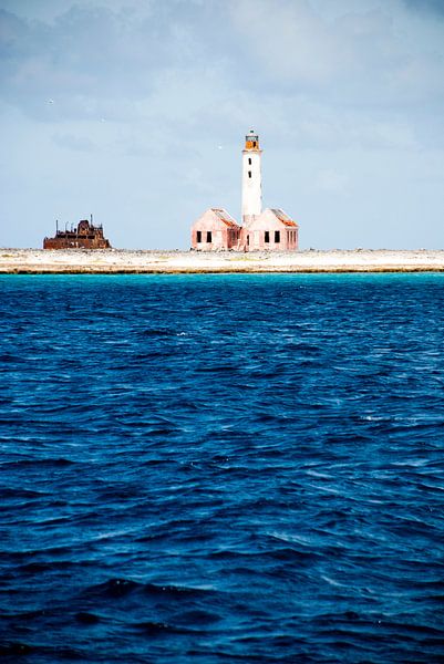 Leuchtturm auf Klein Curacao von Joke Van Eeghem