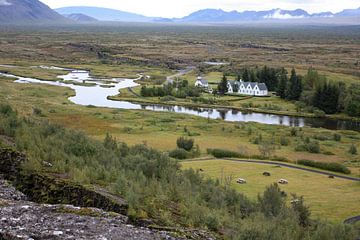 Cottages et église en Islande sur Louise Poortvliet