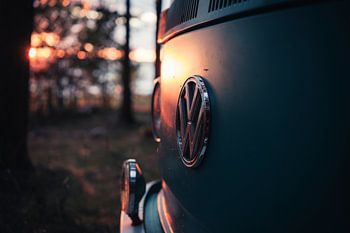 The Feeling of Freedom – A Vintage Road Trip at Sunset
