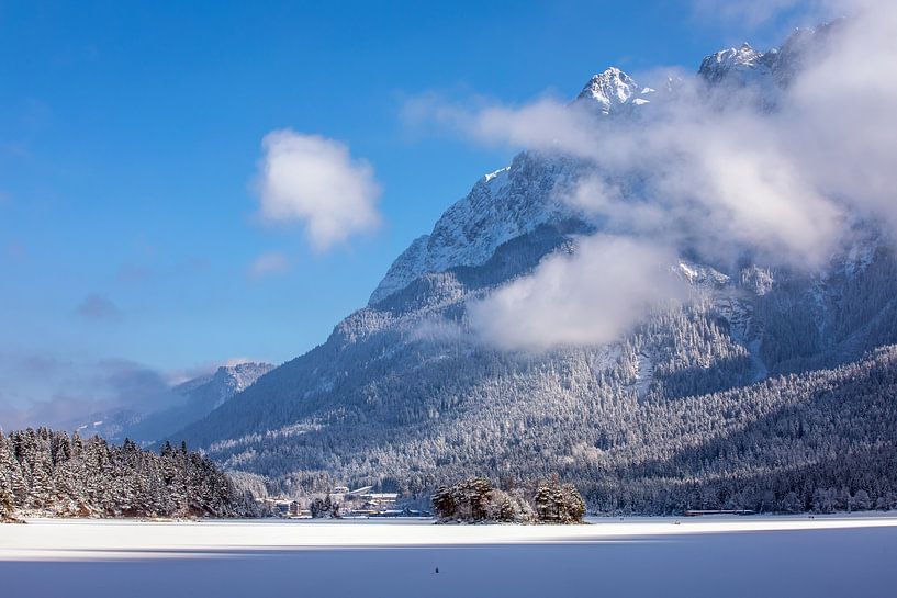 Vereister Eibsee und Wettersteingebirge von t.ART