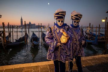 Carnaval bij nacht in Venetië van t.ART