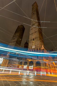 Bologna - Le due Torri - Garisenda e degli Asinelli by Teun Ruijters