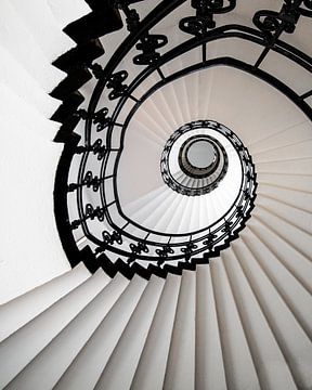 Classic Spiral Staircase van Mariëlle Knops, Architectuur fotografie