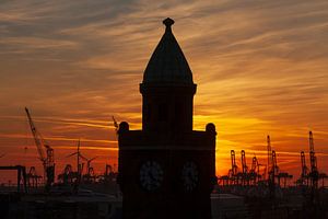 St.-Pauli-Landungsbrücken bei Abenddämmerung