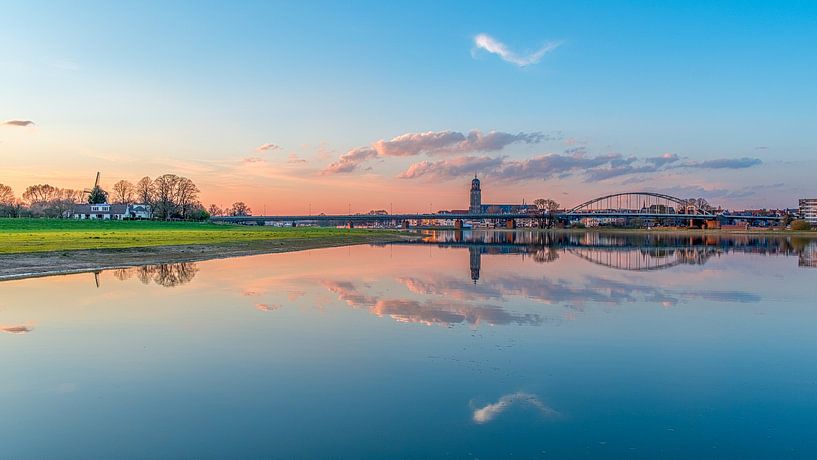 Deventer  Skyline Wilhelminabrug en Lebuinuskerk  by Han Kedde