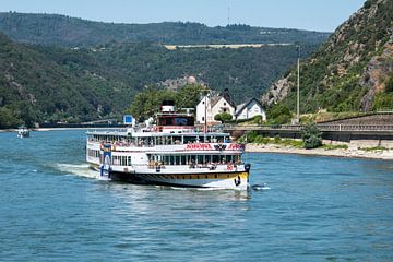 Tour boat for day trips on the Rhine near Koblenz by Wim Stolwerk