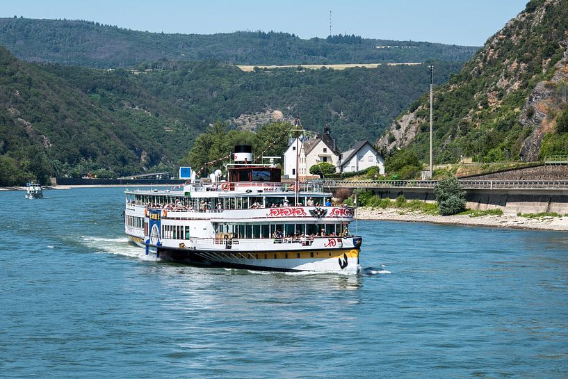Tour boat for day trips on the Rhine near Koblenz by Wim Stolwerk