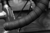 Rennrad in schwarz-weißem Detail