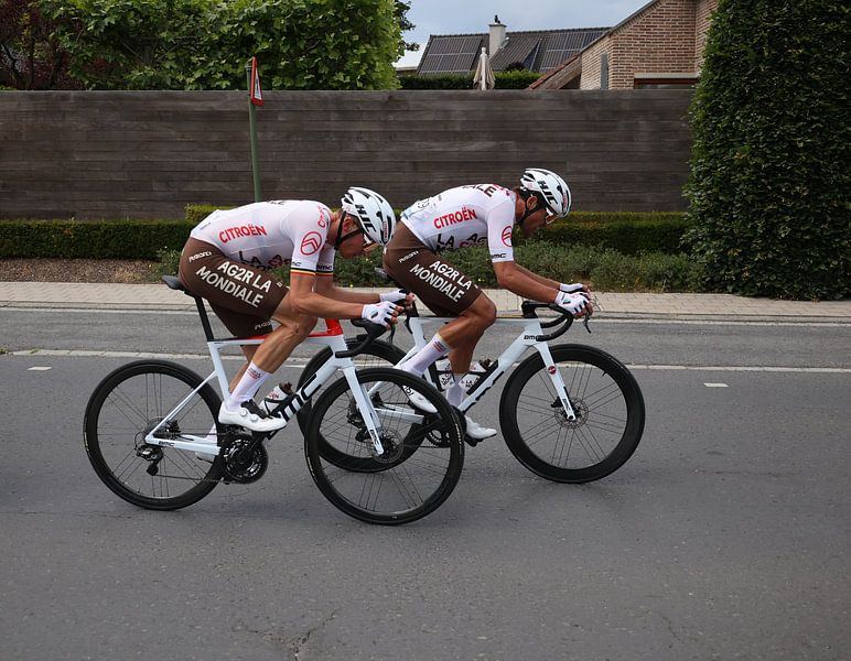 Greg Van Avermaet und Oliver Naesens auf der Suche nach der Spitzengruppe von FreddyFinn