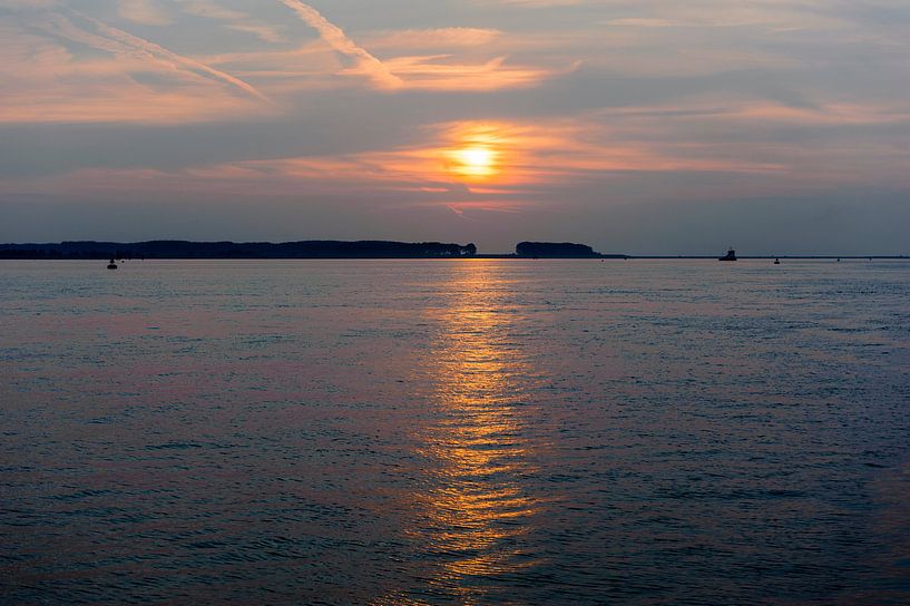 Zonsondergang by Peter Braakmann