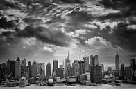 New York Stormy Skyline von marlika art Miniaturansicht