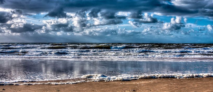 Stormy Beach van Alex Hiemstra