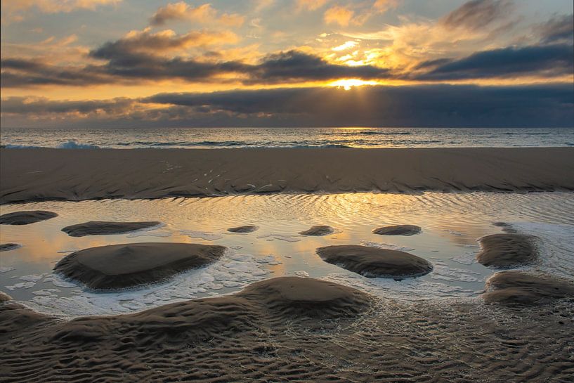 When the tide goes out by Margreet Frowijn