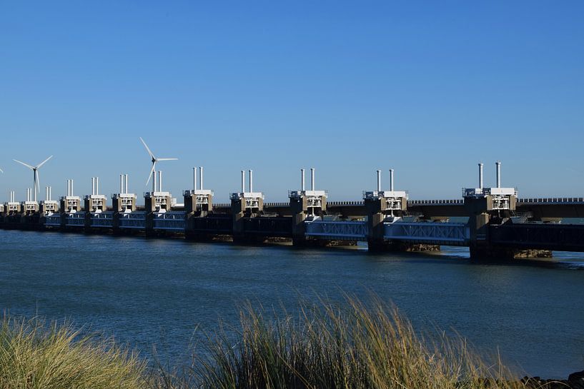 Oosterscheldekering als onderdeel van de Deltawerken, gezien vanaf Neeltje-Jans in Zeeland van Robin Verhoef