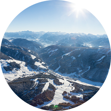 Bergpanorama "Winters Berglandschap vanuit de Lucht" van Coen Weesjes