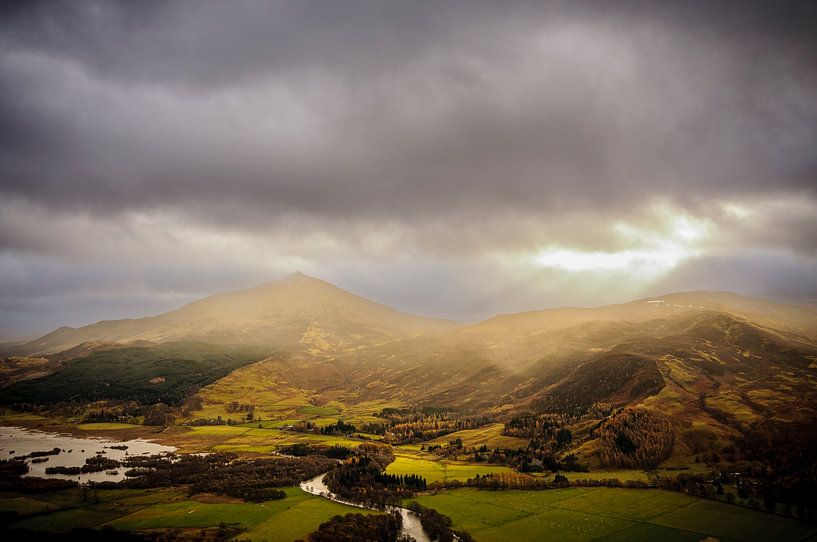 Uitzicht over de vallei van Loch Rannoch in de Schotse Hooglanden tijdens de herfst van Sjoerd van der Wal Fotografie