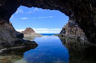 Naturschwimmbecken mit einem Felsbogen in Seixal bei Madeira von Sjoerd van der Wal Fotografie Miniaturansicht