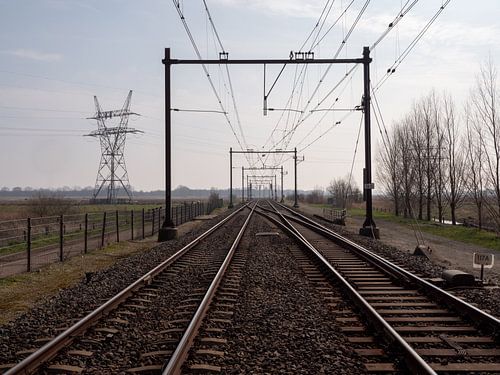 Treinbaan en hoogspanningsmasten