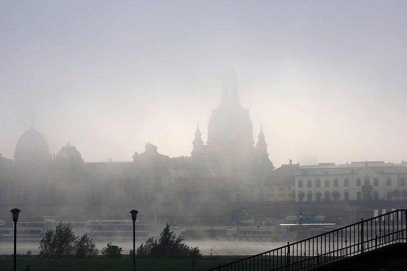 Matin de brouillard, vue sur l'église Frauenkirche de Dresde par Thomas Jäger